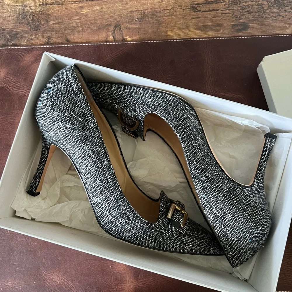 Manolo Blahnik Tweed Buckel Pumps (original box) - Picture 2 of 10